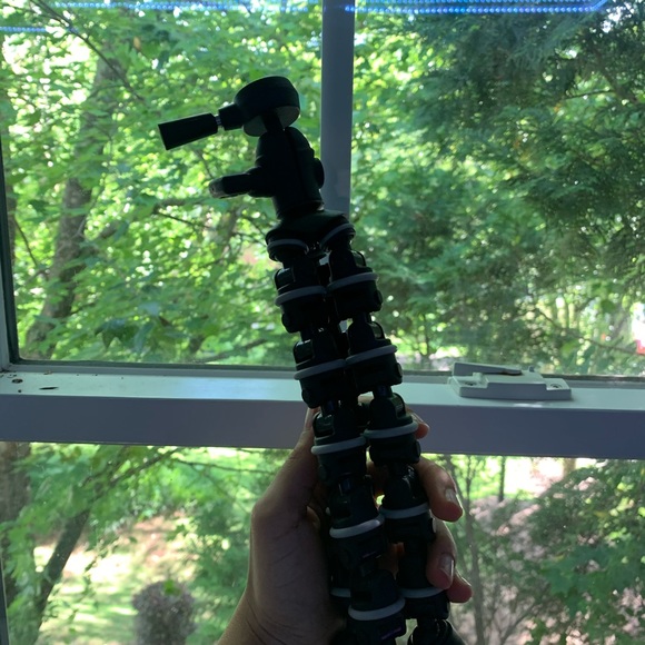 ONN Flexible Tripod - Picture 3 of 5